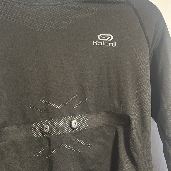 (J) GUC:  athletic base layer Kalenji Brand worn once men’s small - Picture 2 of 4
